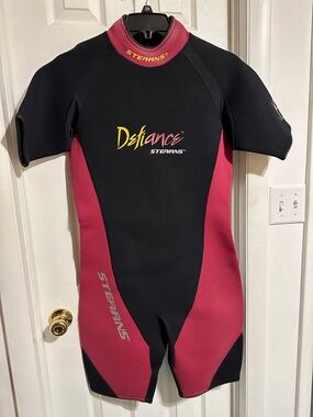 Defiance Men's Shorty Wetsuit - Black & Burgundy